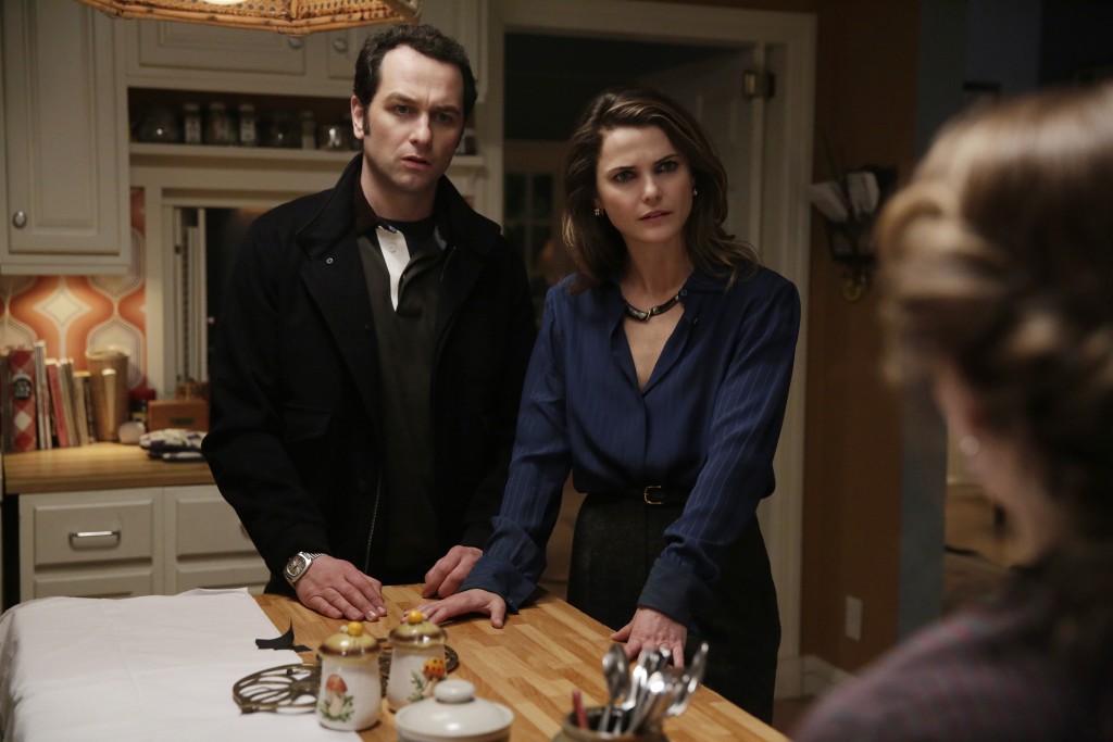 Matthew Rhys as Philip Jennings & Keri Russell as Elizabeth Jennings in The Americans - 'Stingers'