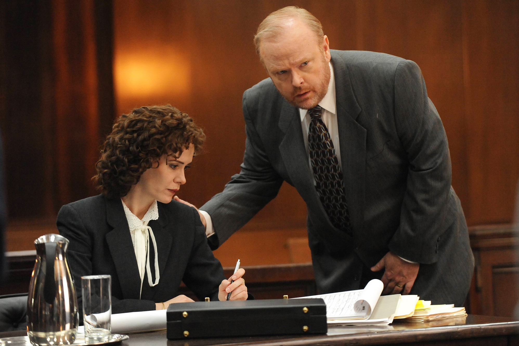 Sarah Paulson as Marcia Clark, Christian Clemenson as Bill Hodgman in American Crime Story: The People v. O.J. Simpson