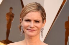 Jennifer Jason Leigh attends the 88th Annual Academy Awards