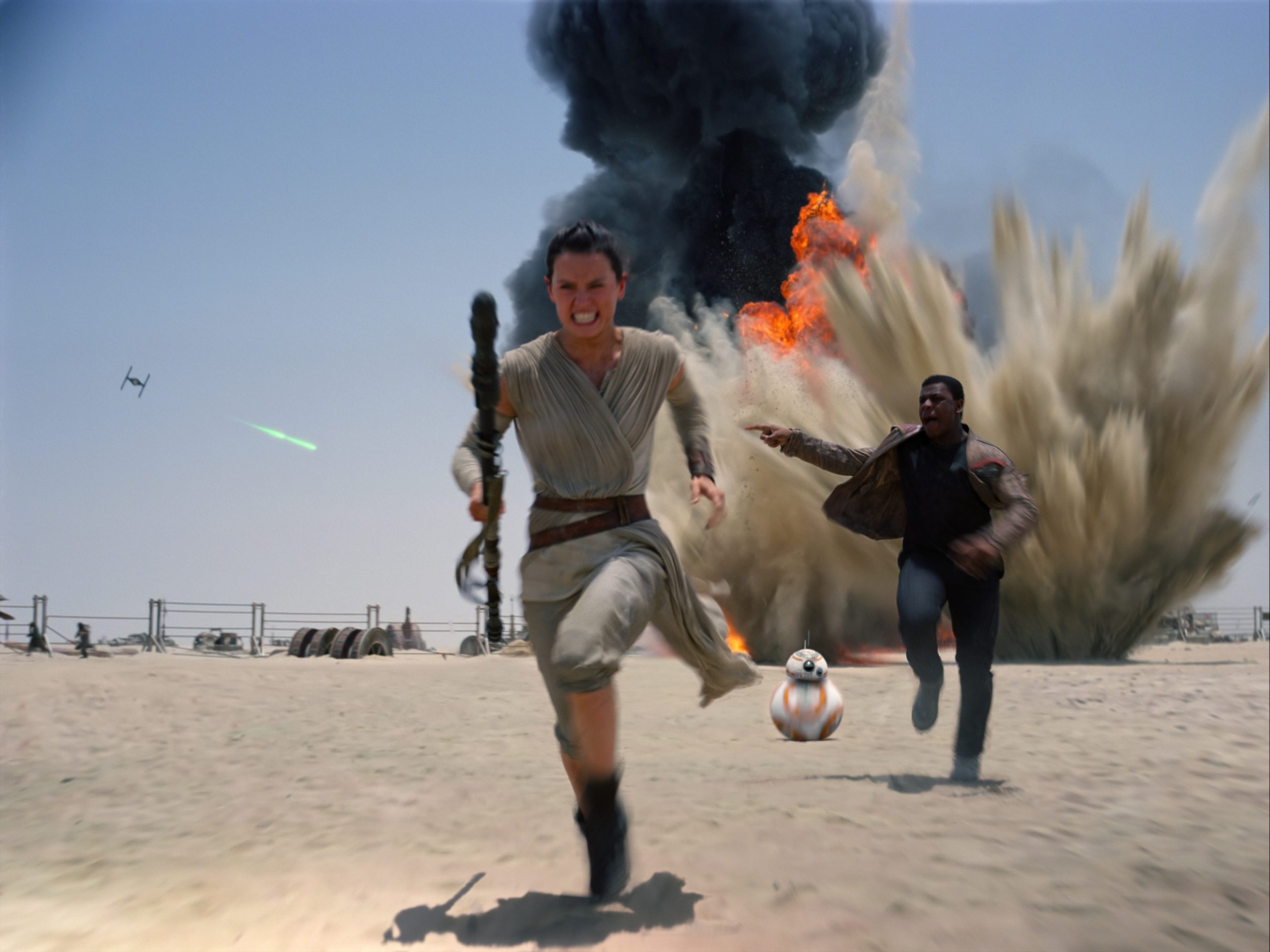 STAR WARS: THE FORCE AWAKENS, (aka STAR WARS: EPISODE VII - THE FORCE AWAKENS), from left: Daisy