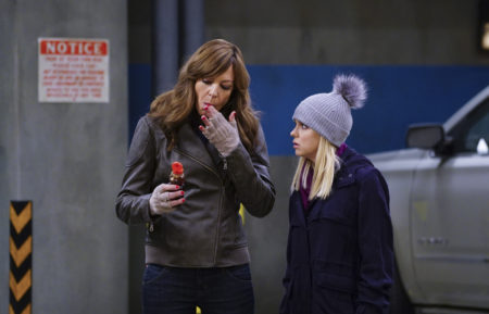 Mom - Allison Janney and Anna Faris as Jill and Wendy - 'Sticky Hands and a Walk on the Wild Side'