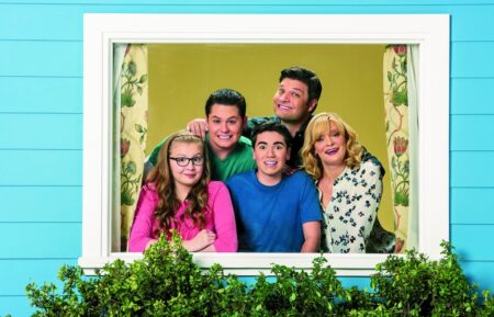 The Real O'Neals - Bebe Wood as Shannon, Matt Shively as Jimmy, Noah Galvin as Kenny, Jay R. Ferguson as Pat, and Martha Plimpton as Eileen