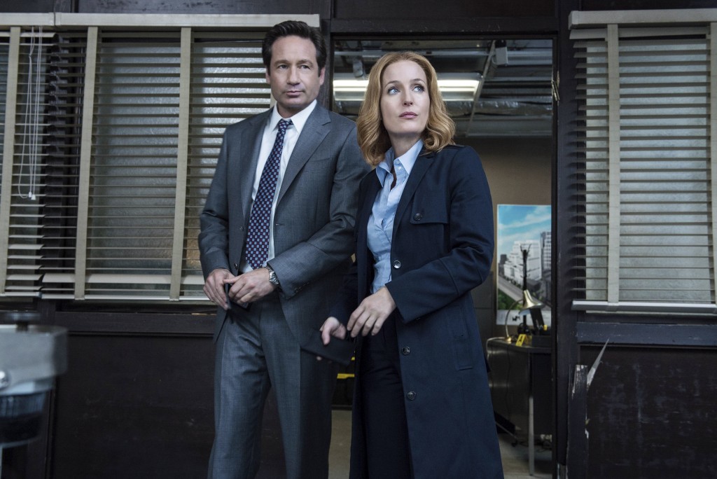 David Duchovny and Gillian Anderson in the 'Home Again' episode of The X-Files