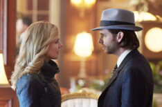 Amanda Schull as Cassandra Railly and Aaron Stanford as James Cole in 12 Monkeys - Season 2