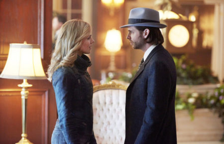 Amanda Schull as Cassandra Railly and Aaron Stanford as James Cole in 12 Monkeys - Season 2