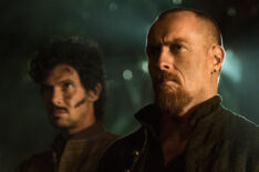 Toby Schmitz (as Jack Rackham) and Toby Stephens (as Capitan Flint) - Black Sails - Season 3