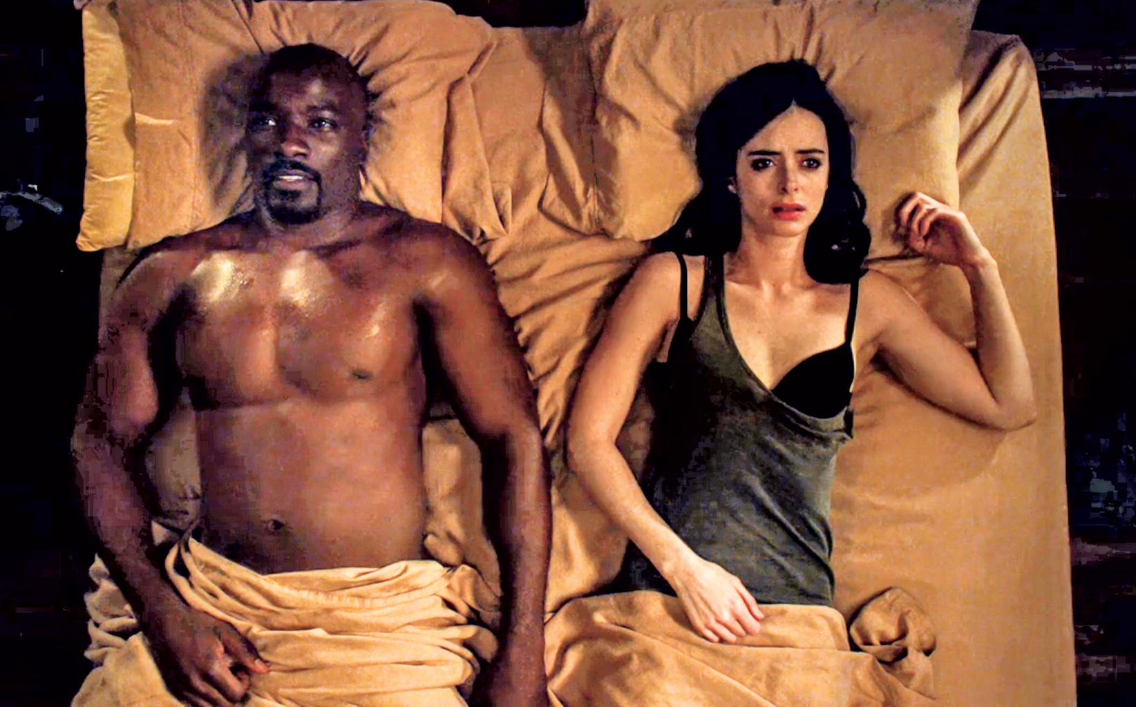 Marvel's Jessica Jones - Mike Colter as Luke Cage and Krysten Ritter as Jessica Jones