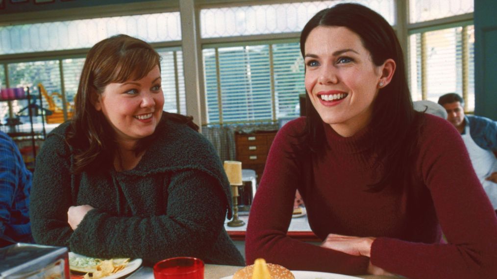 Gilmore Girls - Melissa McCarthy as Sookie St. James and Lauren Graham as Lorelai Gilmore