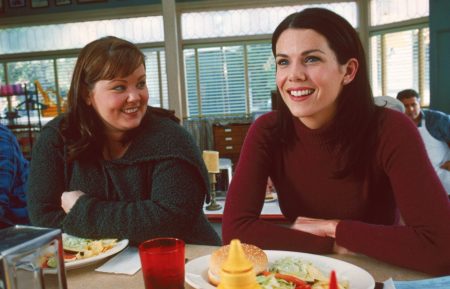 Gilmore Girls - Melissa McCarthy as Sookie St. James and Lauren Graham as Lorelai Gilmore