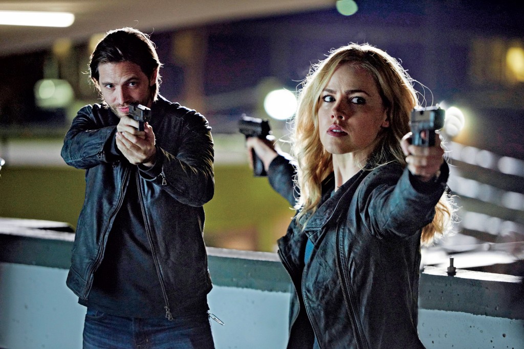 12 Monkeys - Aaron Stanford and Amanda Schull