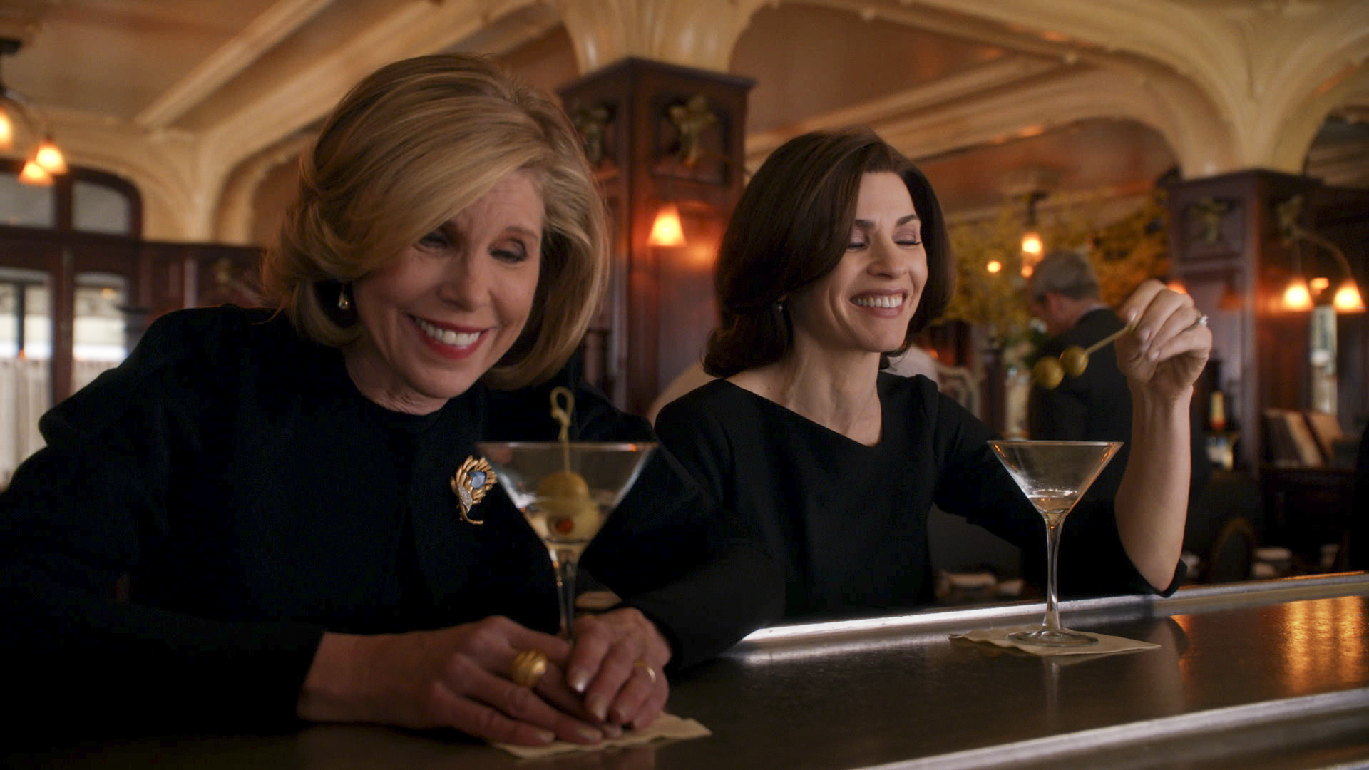 The Good Wife - Christine Baranski and Julianna Margulies drinking martinis