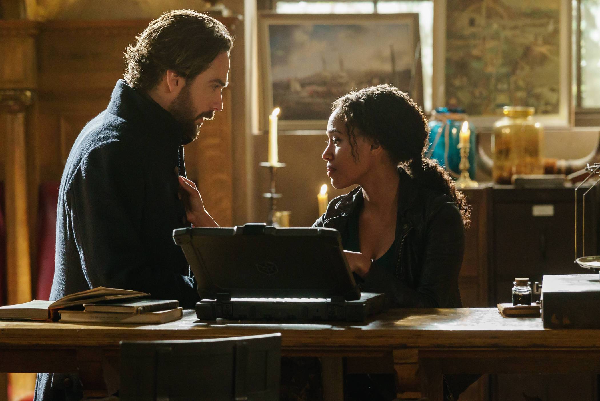 Tom Mison and Nicole Beharie in Sleepy Hollow