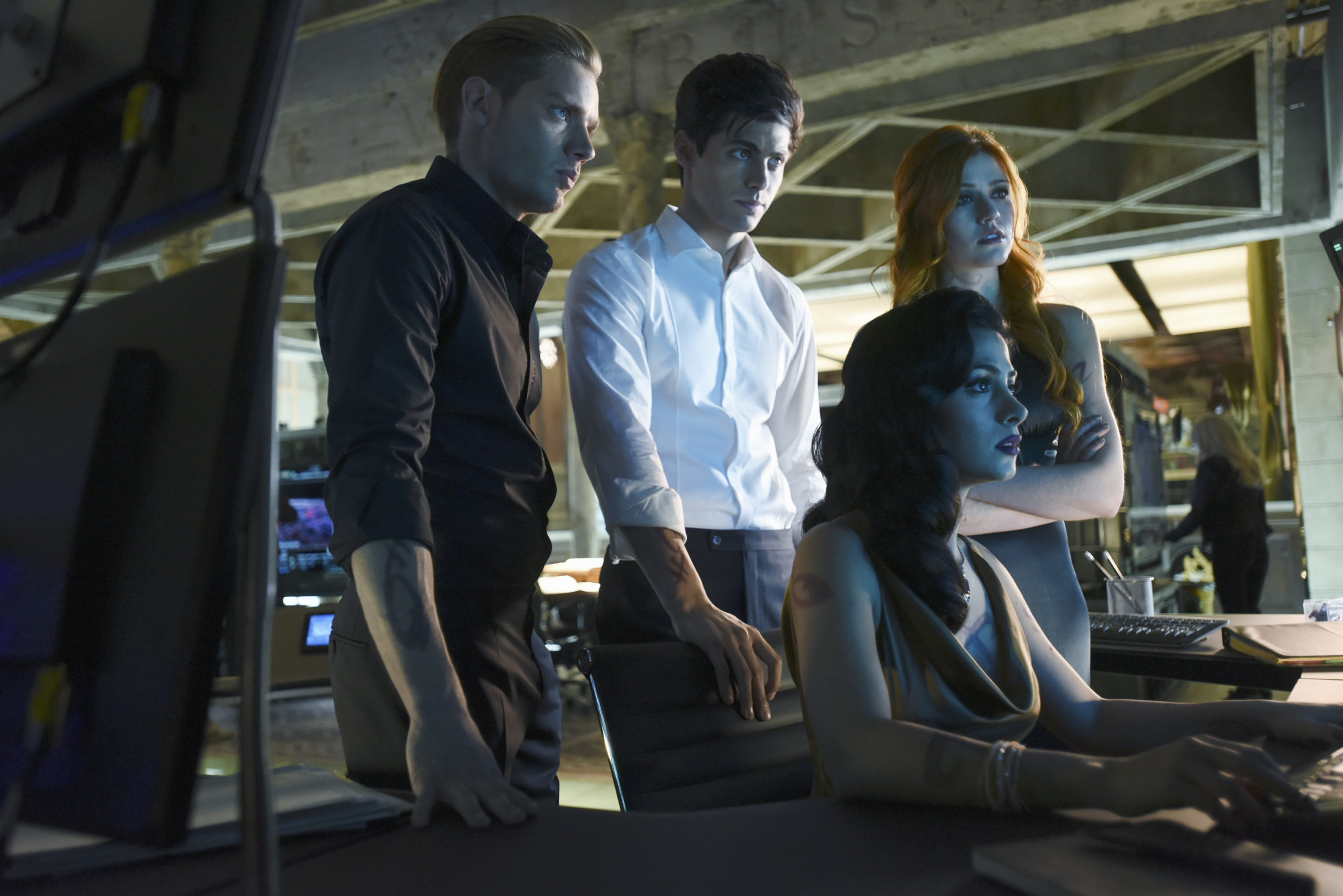 Shadowhunters – Dominic Sherwood, Matthew Daddario, Emeraude Toubia, Katherine McNamara - 'Morning Star'