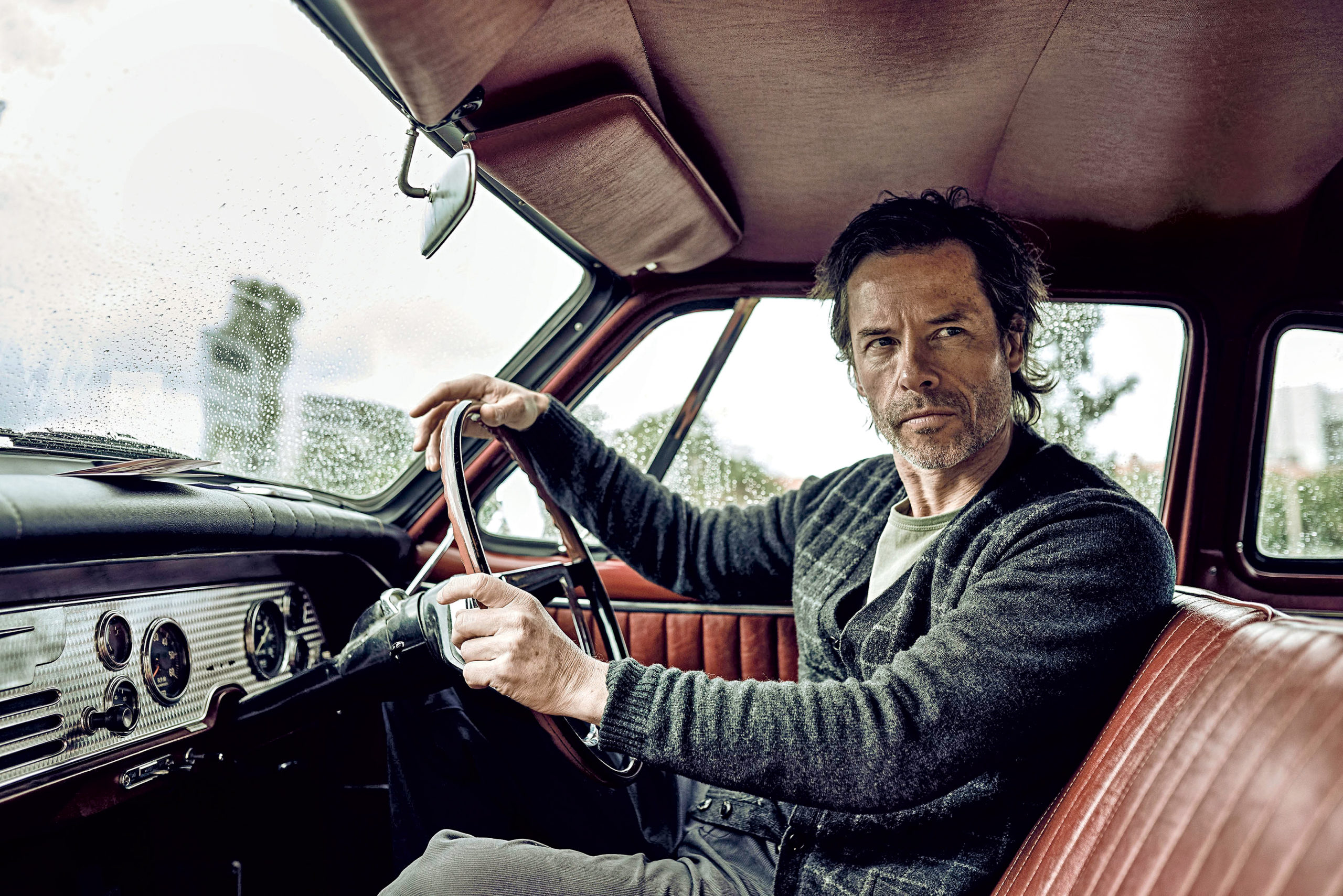 Guy Pearce in Jack Irish - Season 1