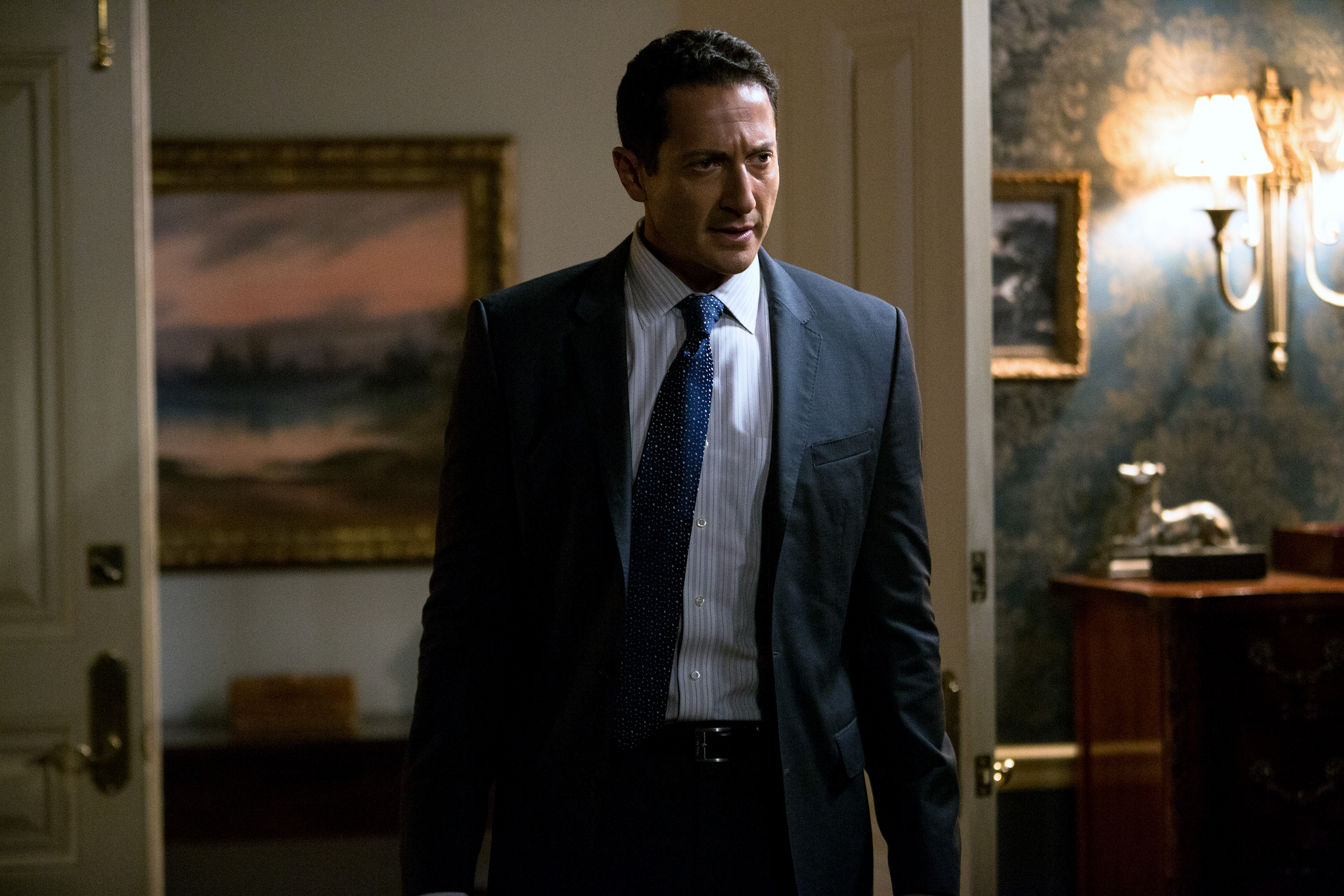 Grimm, Sasha Roiz