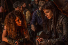Nadia Hilker as Luna and Marie Avgeropoulos as Octavia in The 100 - 'Roadblock'