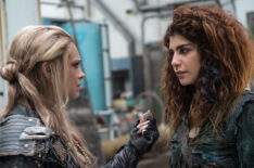 Eliza Taylor as Clarke and Nadia Hilker as Luna in The 100
