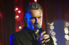 Julian McMahon singing in Hunters