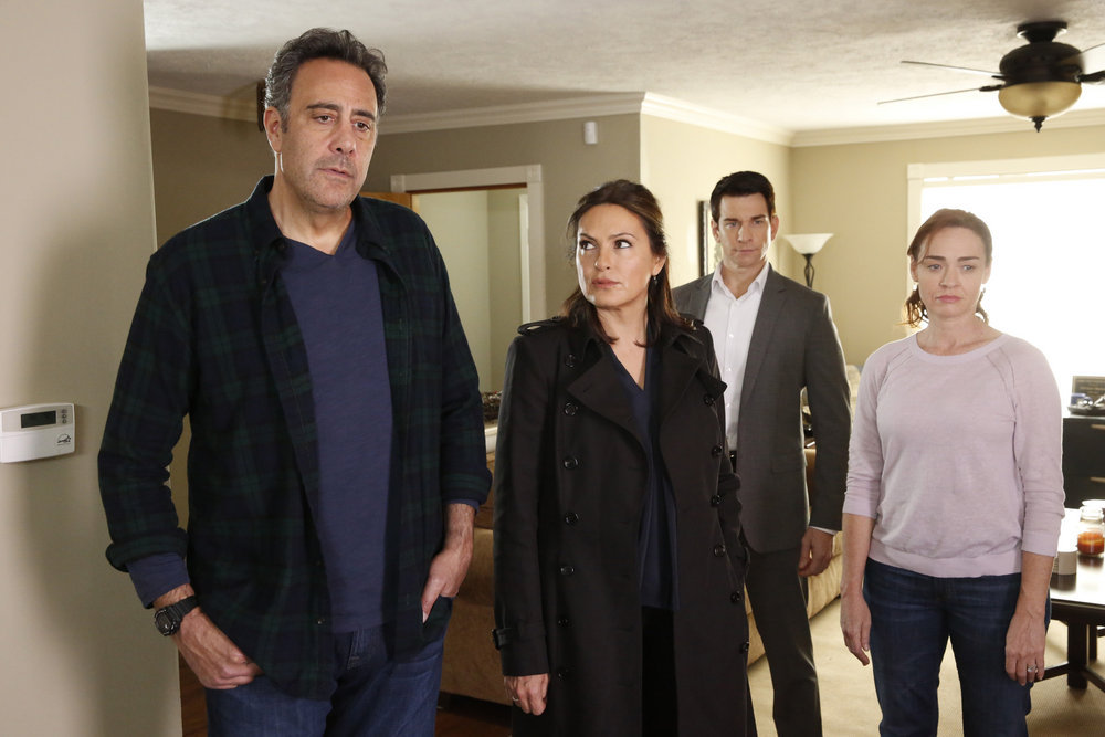 Brad Garrett, Mariska Hargitay, Andy Karl, Karina Logue - Law & Order: Special Victims Unit - Season 17