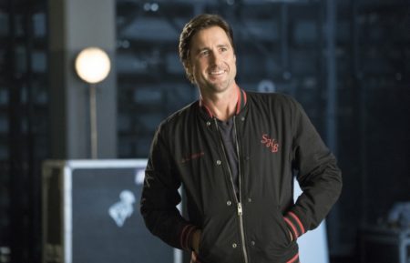 Luke Wilson in the pilot of Roadies