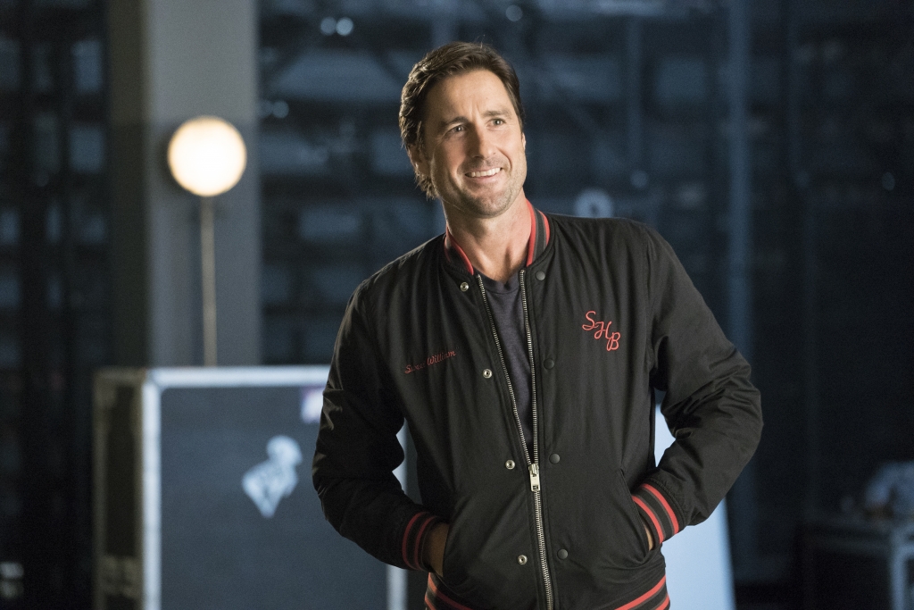 Luke Wilson in the pilot of Roadies