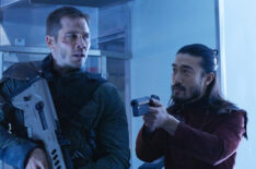 Killjoys - Season 2 - Luke Macfarlane as D'Avin, Sean Baek as Fancy Lee