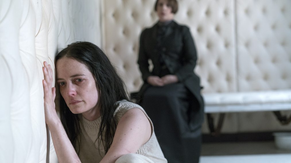 Eva Green as Vanessa Ives and Patti LuPone as Dr. Seward in Penny Dreadful (season 3, episode 4)