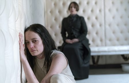 Eva Green as Vanessa Ives and Patti LuPone as Dr. Seward in Penny Dreadful (season 3, episode 4)