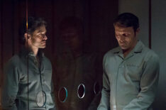 Hugh Dancy as will Graham, Mads Mikkelsen as Hannibal Lecter in Hannibal - Season 3, '...and the Woman Clothed in the Sun'