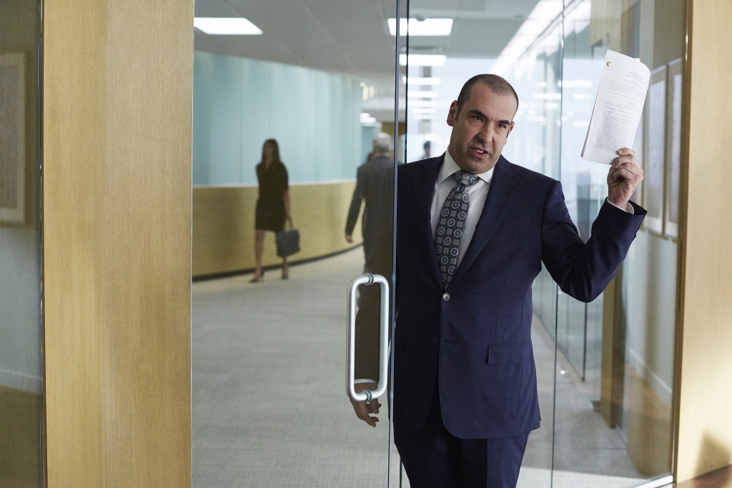 Rick Hoffman as Louis Litt in Suits - Season 5 - 'Toe to Toe'