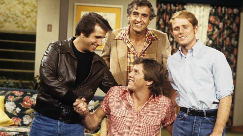 UNITED STATES - NOVEMBER 05: HAPPY DAYS - "The Mechanic" 12/4/79 Henry Winkler, Garry Marshall, Jim Knaub, Ron Howard (Photo by ABC Photo Archives/ABC via Getty Images)