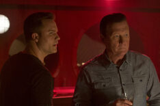 Scott Porter (Tim Armstrong), Robert Patrick (Agent Cabe Gallo) in Scorpion