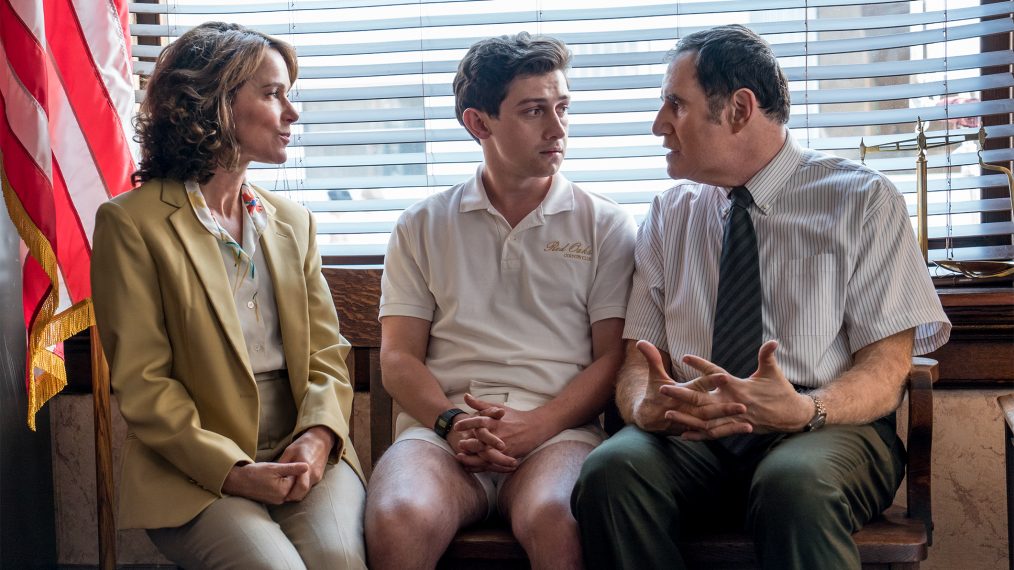 Red Oaks - Jennifer Grey, Craig Roberts, Richard Kind, Red Oaks