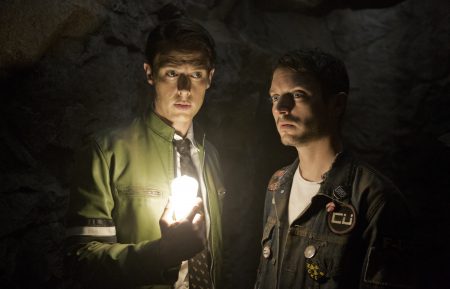 Dirk Gently's Holistic Detective Agency - Samuel Barnett and Elijah Wood