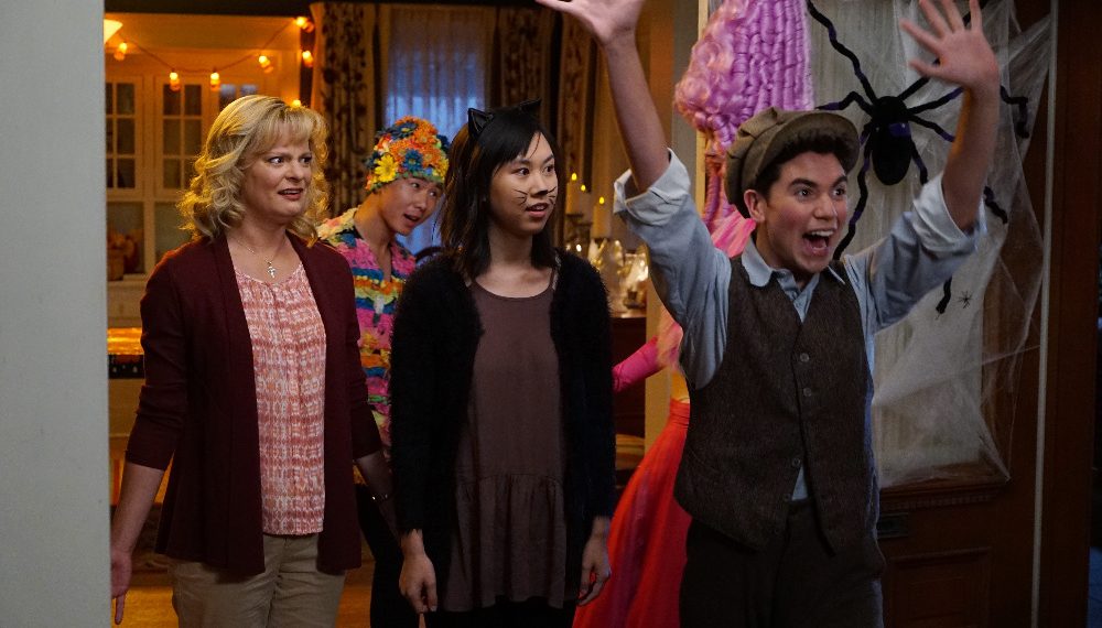 Martha Plimpton, Ramona Young, and Noah Galvin in The Real O'Neals