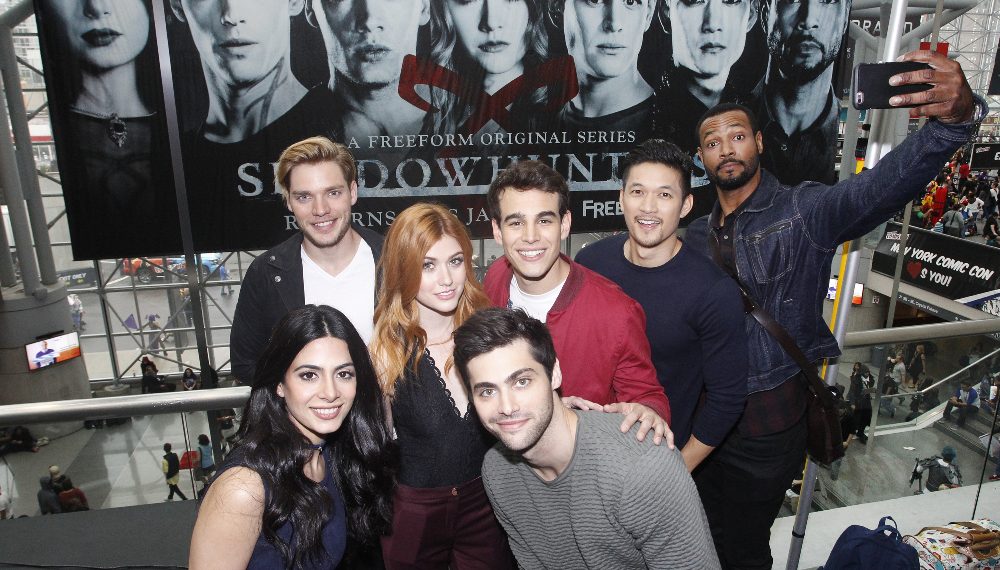 The cast of Shadowhunters at New York Comic Con - Emeraude Toubia, Dominic Sherwood, Katherine McNamara, Matthew Daddario, Alberto Rosende, Isaiah Mustafa