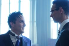 Robin Lord Taylor and Cory Michael Smith in the 'Mad City: Follow the White Rabbit' episode of Gotham