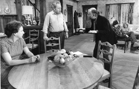 Jean Stapleton, Carroll O'Connor, Norman Lear, Rob Reiner and Sally Struthers on the set of 