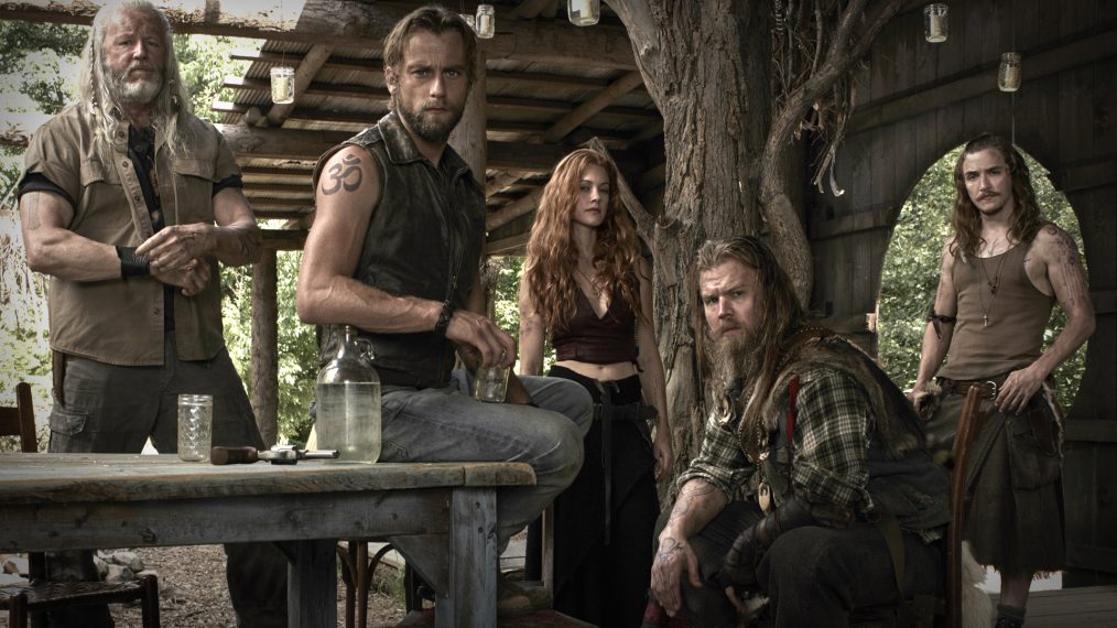 David Morse, Joe Anderson, Gillian Alexy, Ryan Hurst, and Kyle Gallner in Outsiders