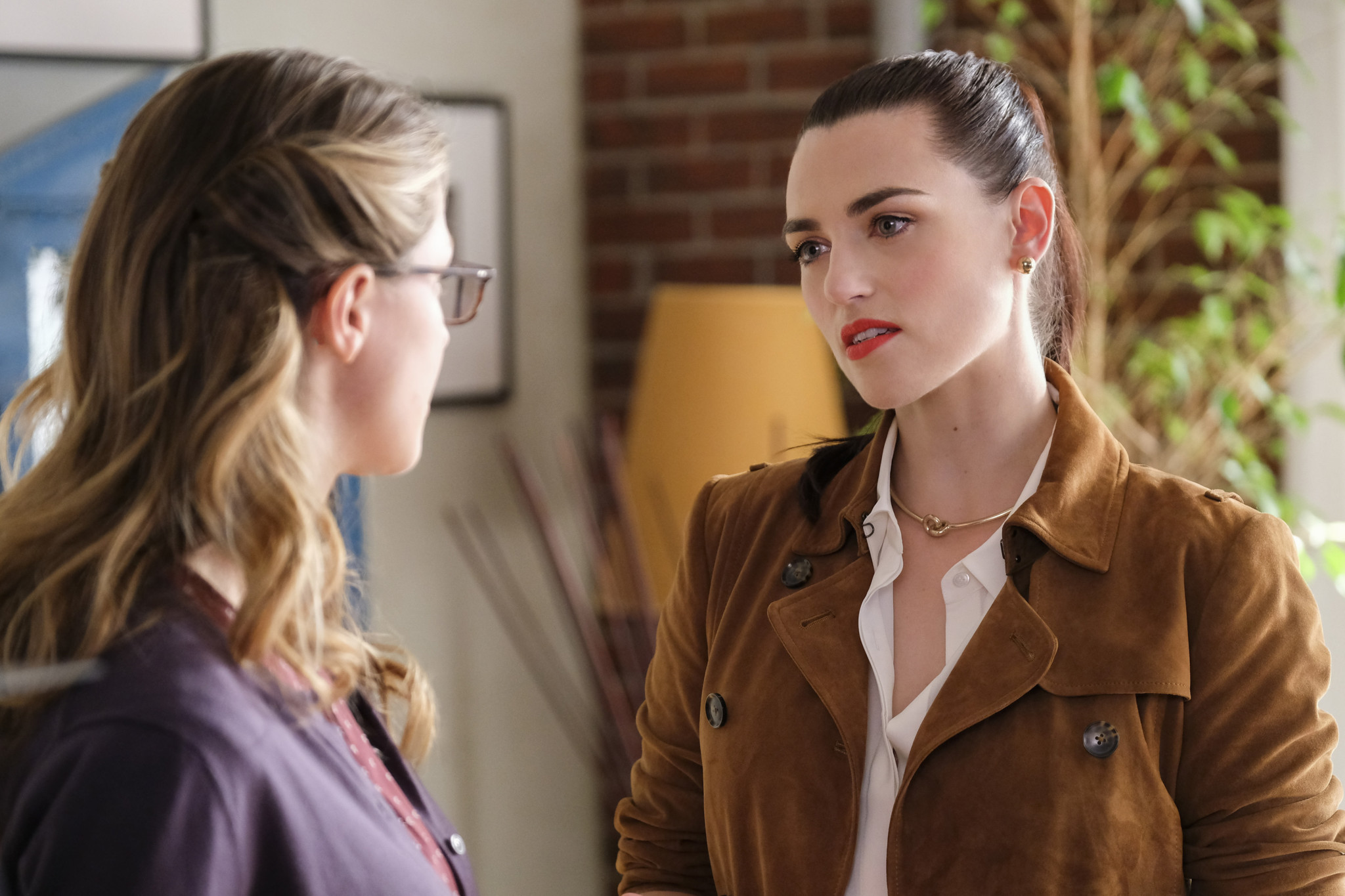 Supergirl -- "Crossfire" -- Image SPG205b_0099 -- Pictured (L-R): Melissa Benoist as Kara/Supergirl and Katie McGrath as Lena Luthor - Photo: Robert Falconer /The CW -- 2016 The CW Network, LLC. All Rights Reserved