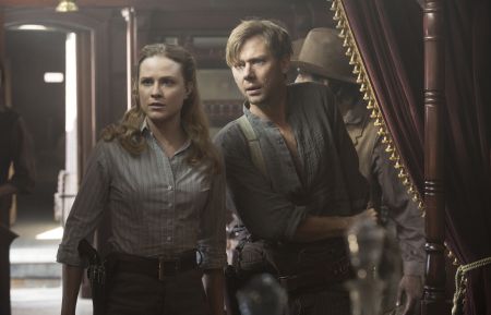 Evan Rachel Wood and Jimmi Simpson in Westworld