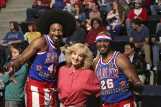 Alex ‘Moose’ Weekes, Wendi McLendon-Covey, Scooter Christensen in The Goldbergs - 'Globetrotters'