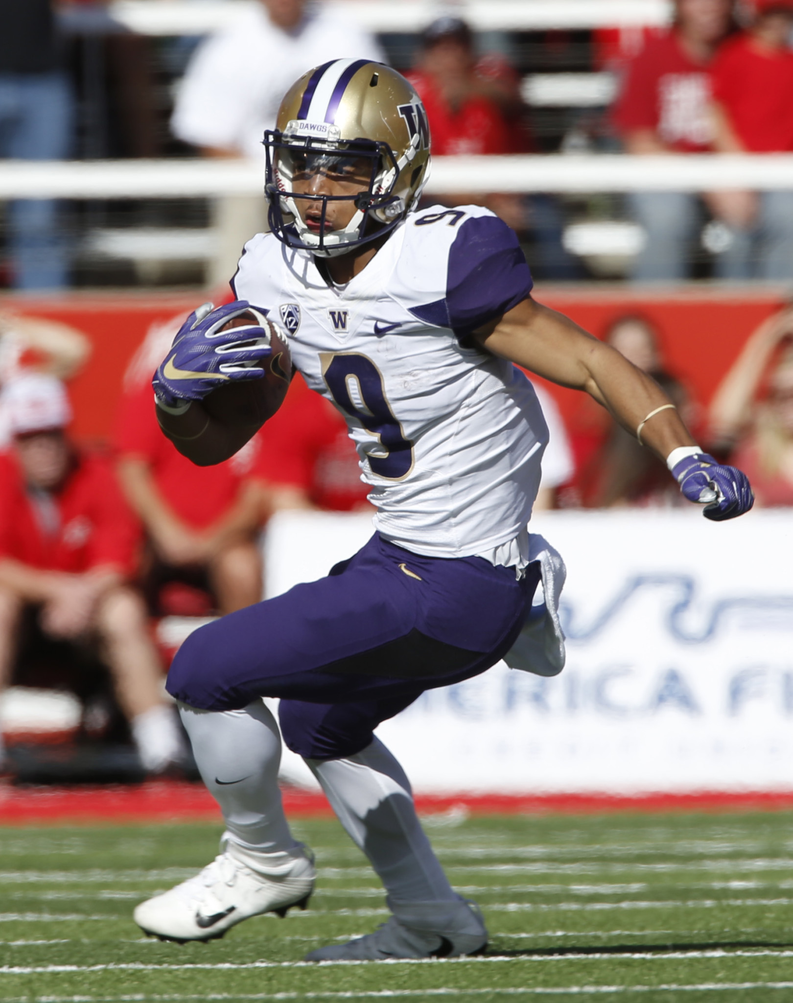 SALT LAKE CITY, UT - OCTOBER 29: Myles Gaskin #9 of the Washington Huskies runs the ball against the Utah Utes at an NCAA football game at Rice-Eccles Stadium on October 29, 2016 in Salt Lake City, Utah. (Photo by George Frey/Getty Images) Local Caption ***Myles Gaskin