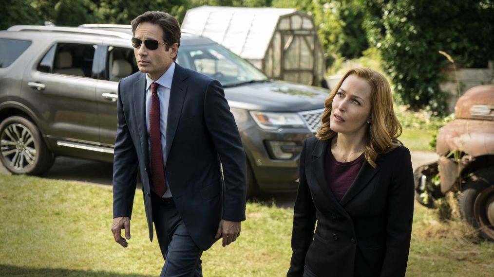 David, Gillian, Chris Carter 'On Board' For Season 11, Per Fox CEO - Page 26 X-Files_1005_081115_sc4243pt_0095_fDJ1_hires2-1014x570