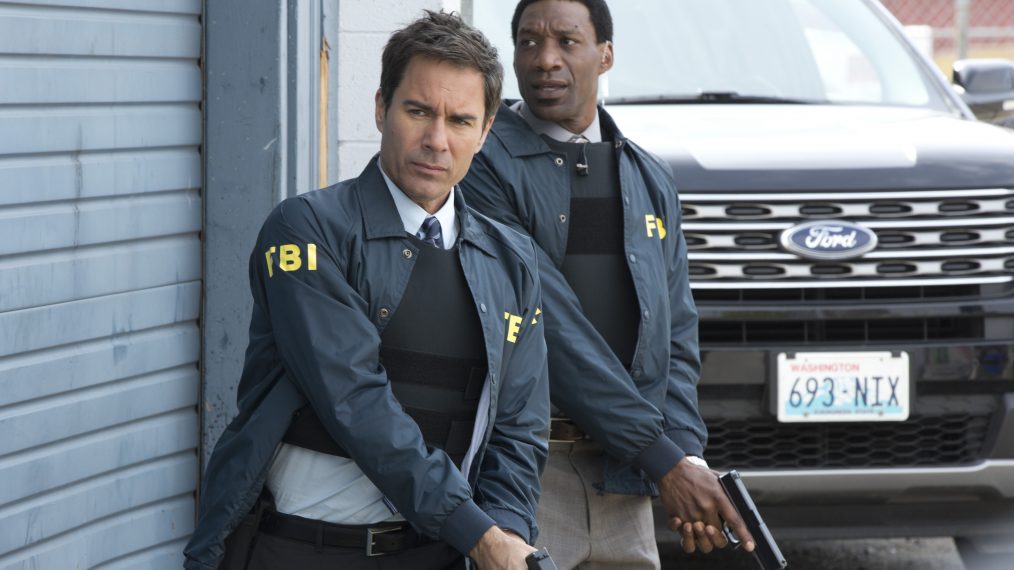 Travelers - Eric McCormack and Arnold Pinnock - Season 1, episode 4