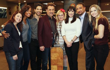 Erica Messer, Aisha Tyler, Adam Rodriguez, Joe Mantegna, Kirsten Vangsness, Paget Brewster, Damon Gupton, A.J. Cook of Criminal Minds with their People Choice Award