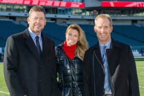 Troy Aikman, Erin Andrews and Joe Buck on the field in Philadelphia