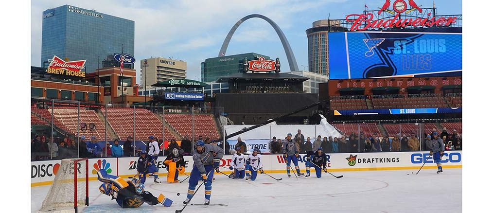 NHL on NBC: 'Hawks, Blues do battle in Winter Classic at Busch