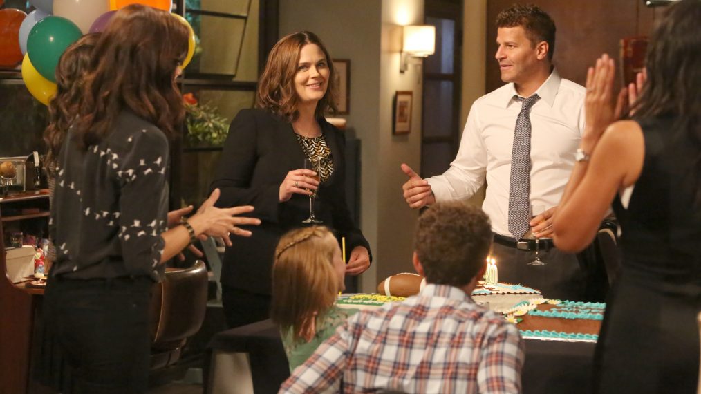 Emily Deschanel and David Boreanaz in the 'The Brain in the Bot' episode of BONES