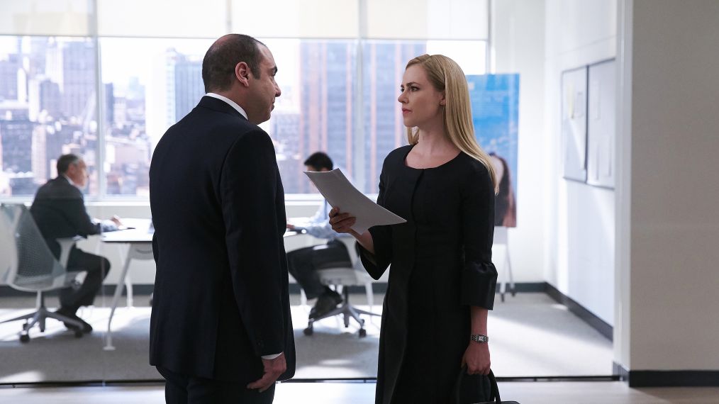 Suits - Season 6 - Rick Hoffman as Louis Litt, Amanda Schull as Katrina Bennett